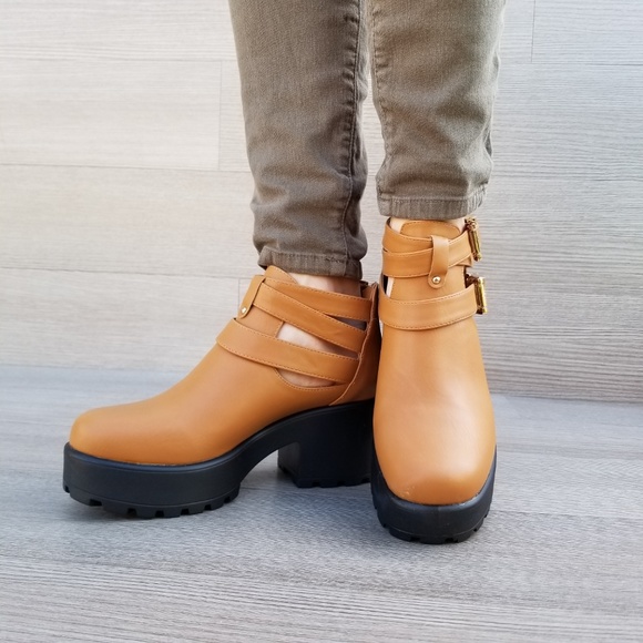 90's grunge chunky heel buckle ankle boots - Picture 7 of 7